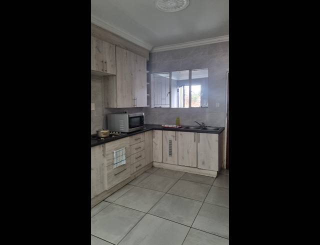 12 BEDROOM HOUSE FOR SALE IN SUNNYRIDGE